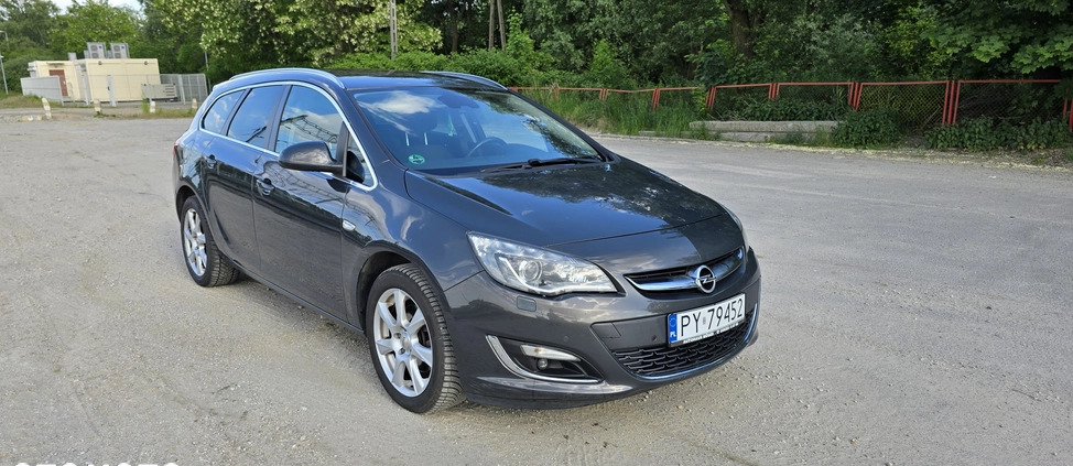 Opel Astra cena 25500 przebieg: 239000, rok produkcji 2014 z Poznań małe 277